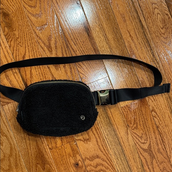 Lululemon Everywhere Belt Bag 1L * Fleece Gold Hardware Crossbody - Picture 3 of 5